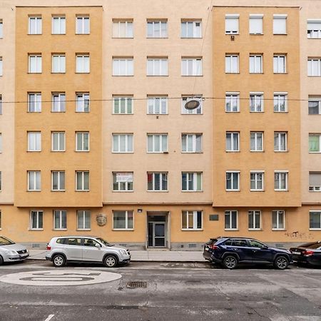 10 Minutes To City Centre And Next To Wien Hbf And Easy From Airport Viena Exterior foto
